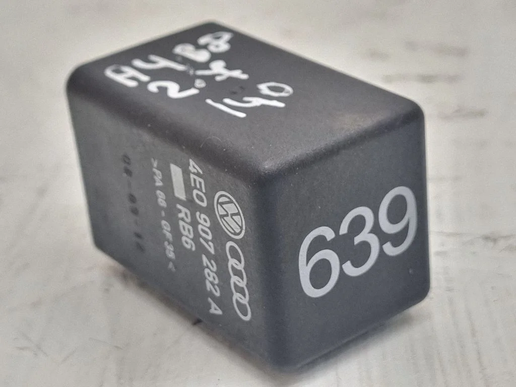 Eelsüüteküünalde relee 4F0907282A