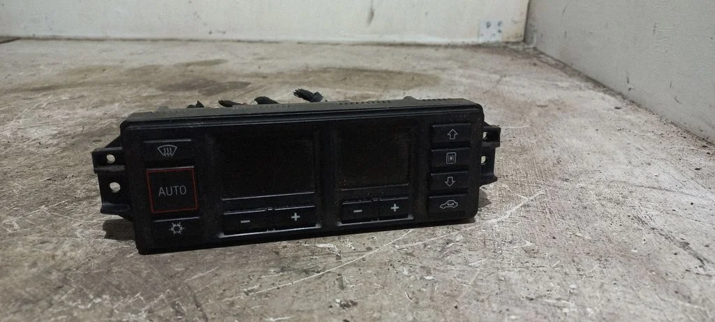 Kliimaseadme/kütte juhtplokk (salongis) – Audi A3 S3 8L (1996-2003)