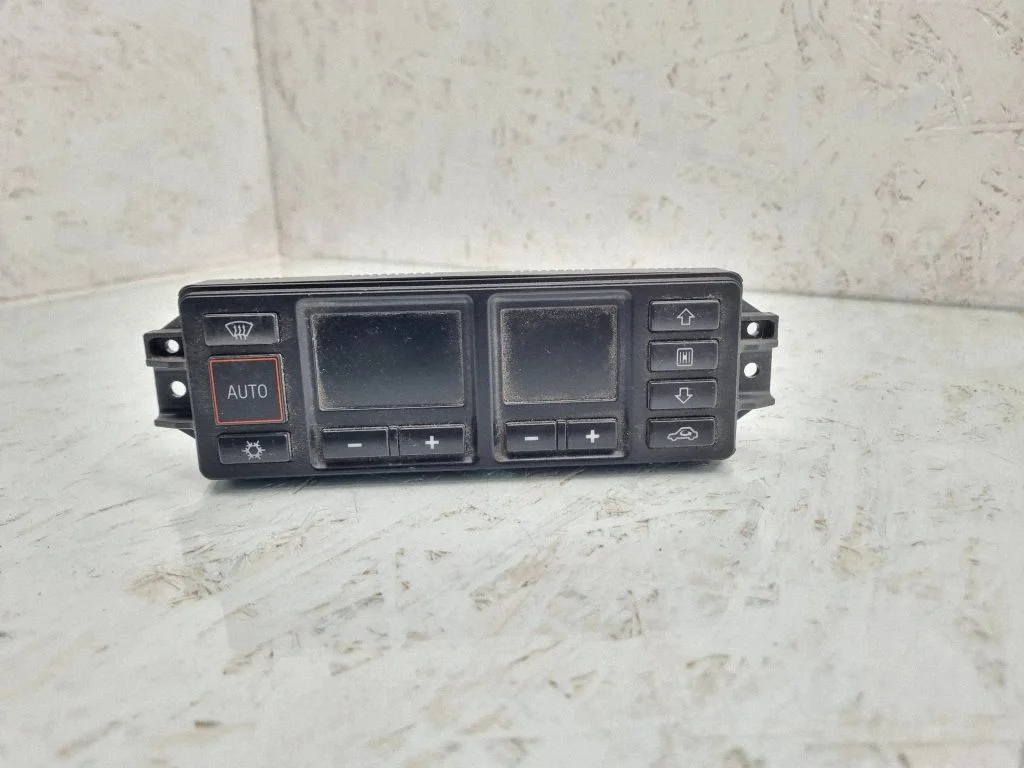 Gaisa kondicioniera/klimata/sildītāja vadības bloks (salonā) – Audi A4 S4 B5 8D (1994-1999)