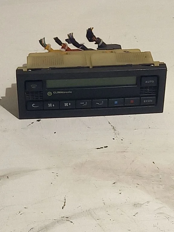 Gaisa kondicioniera/klimata/sildītāja vadības bloks (salonā) – Volkswagen Golf IV (1998-2005)
