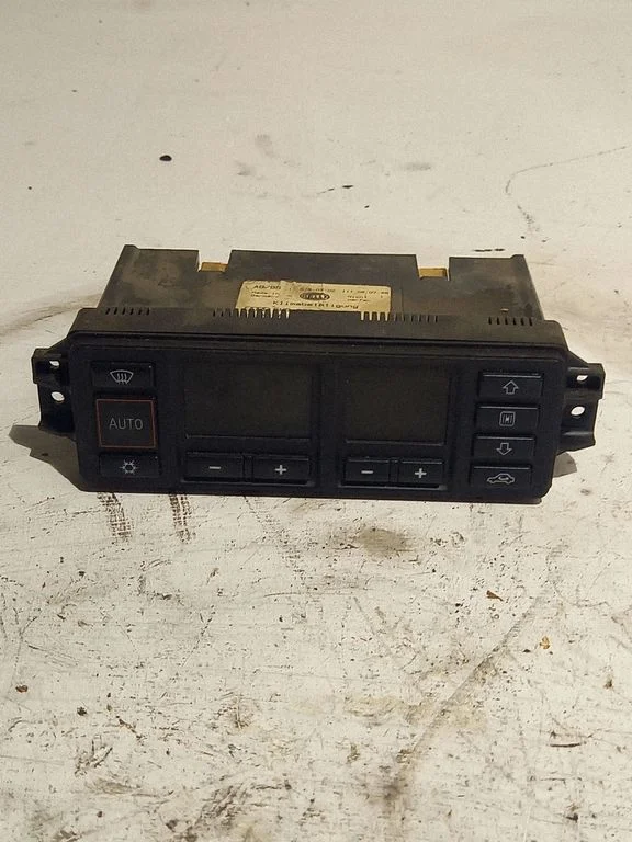 Kliimaseadme/kütte juhtplokk (salongis) – Audi A3 S3 8L (1996-2003)