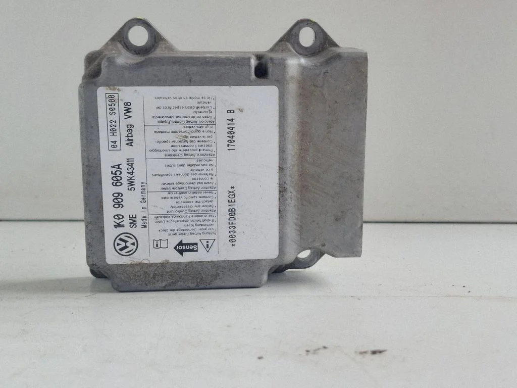 Airbag control unit/module – Skoda Octavia Mk2 (1Z) (2004-2013)