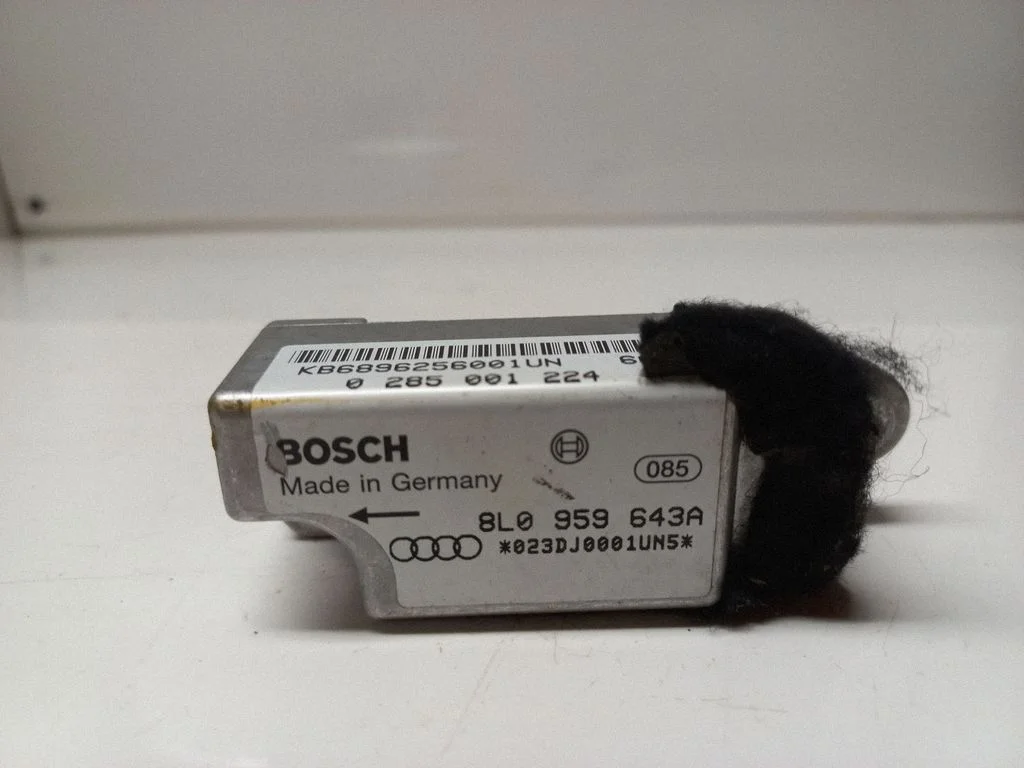 Drošības spilvenu vadības bloks 8L0959643A