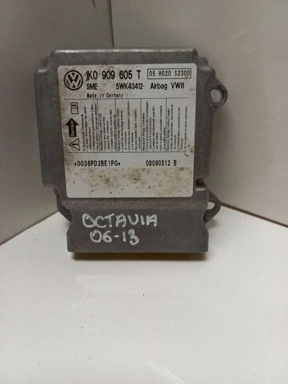 Airbag control unit/module – Skoda Octavia Mk3 (5E) (2013-2019)
