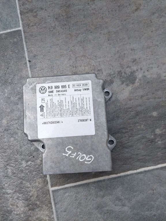 Drošības spilvenu vadības bloks 1K0909605E