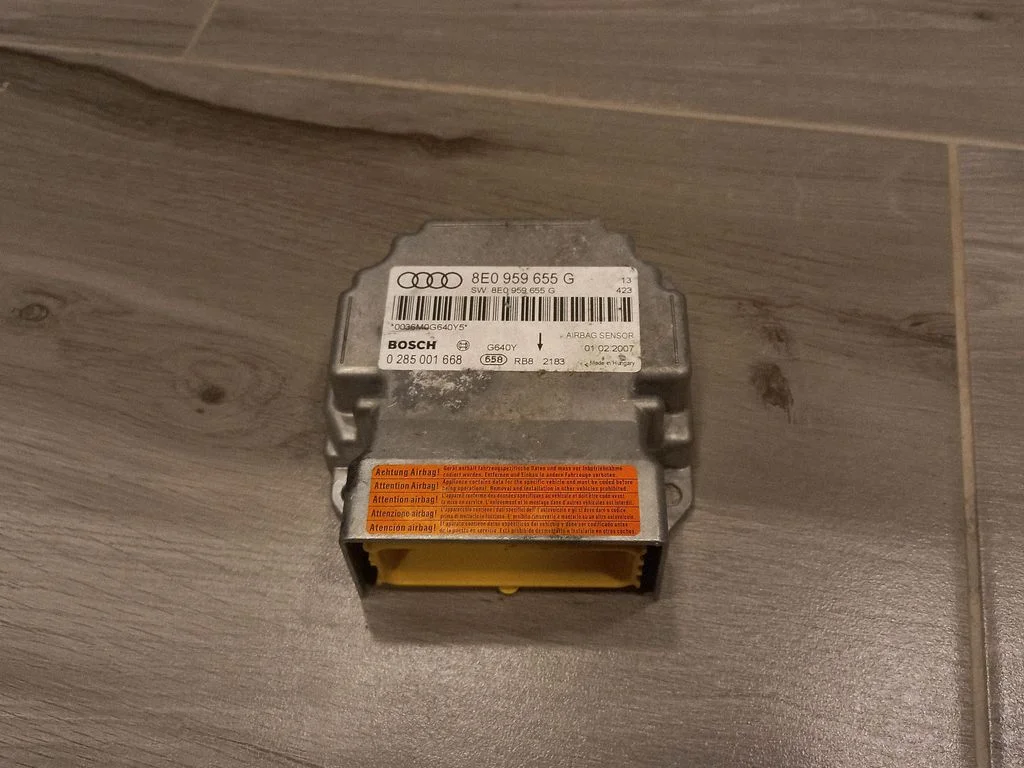 Drošības spilvenu vadības bloks 8E0959655G