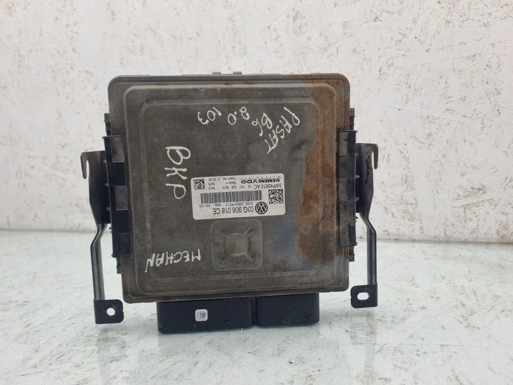 Engine control unit/module – Volkswagen Passat B6 (2005-2010)
