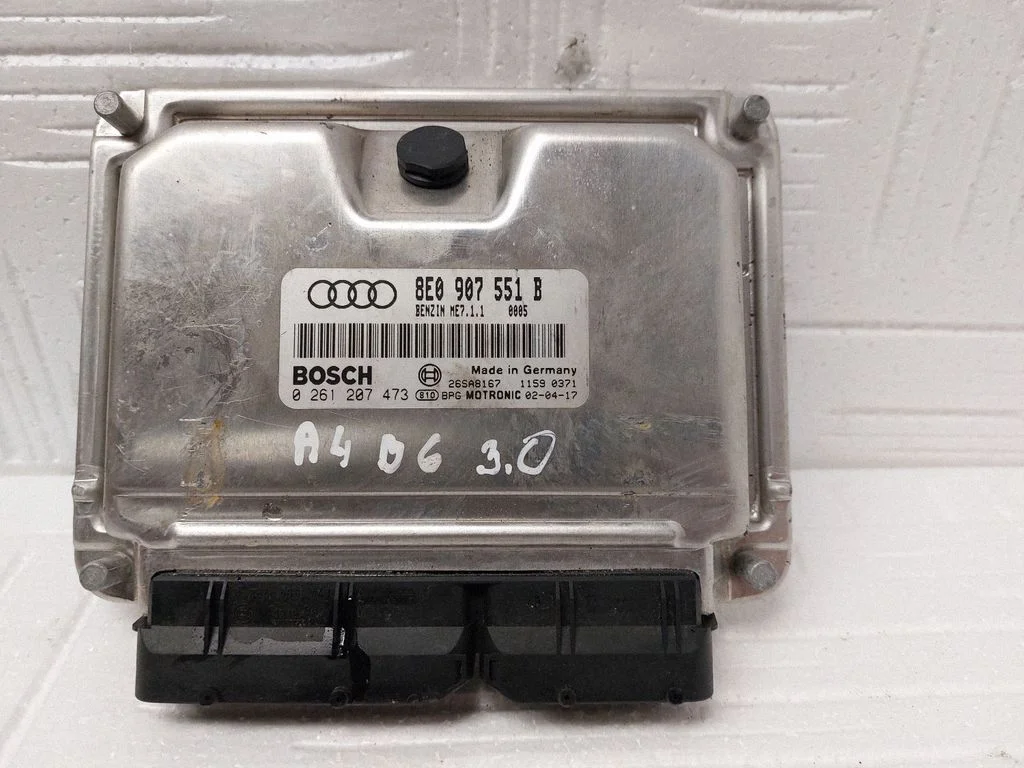Dzinēja vadības bloks 8E0907551B