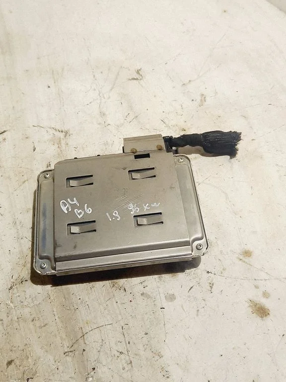 Engine control unit/module 8E0907411