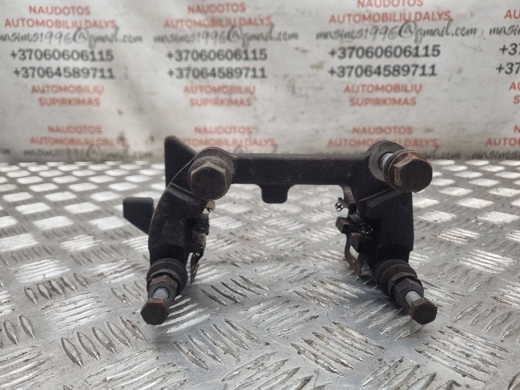 Jarzmo zacisku hamulcowego (tylne) – Audi A4 Allroad B8 (2008-2016)