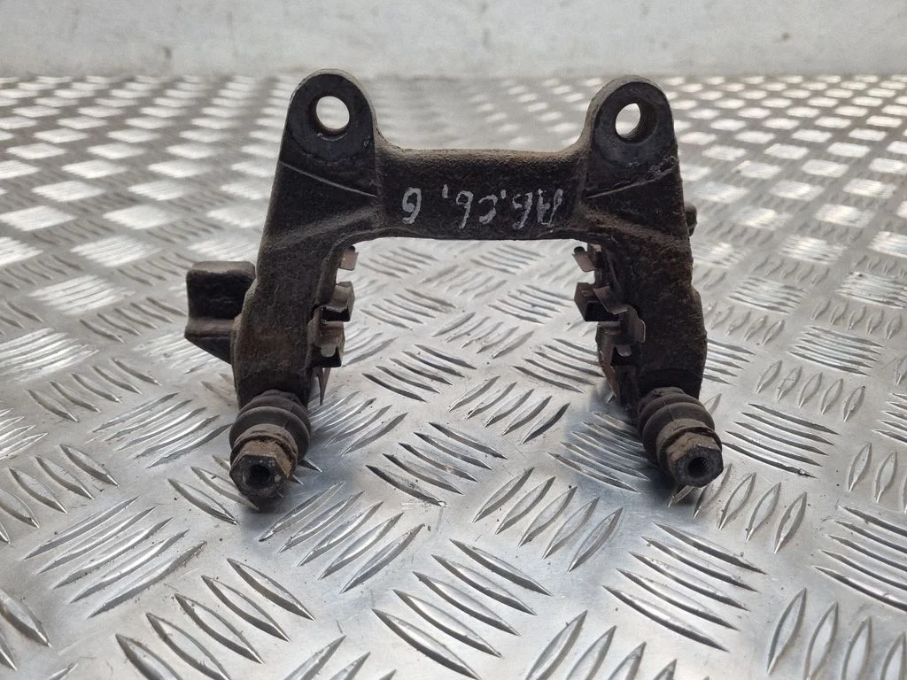 Brake caliper pad carrier rear – left