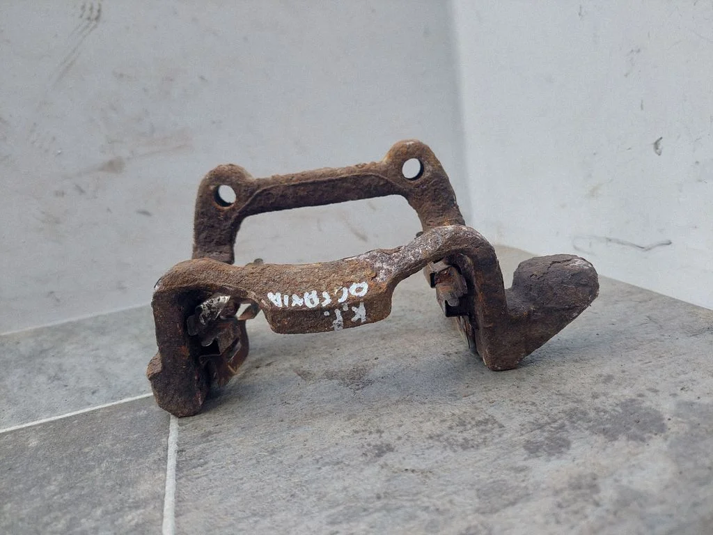 Brake caliper pad carrier rear – Skoda Octavia Mk2 (1Z) (2004-2013)