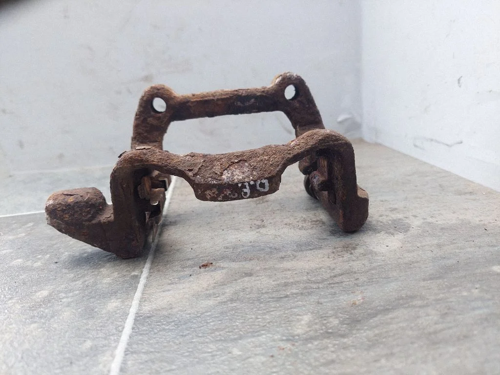 Brake caliper pad carrier rear – Skoda Octavia Mk2 (1Z) (2004-2013)