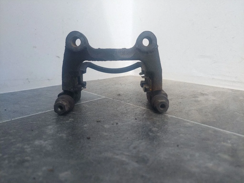 Brake caliper pad carrier rear – rear right