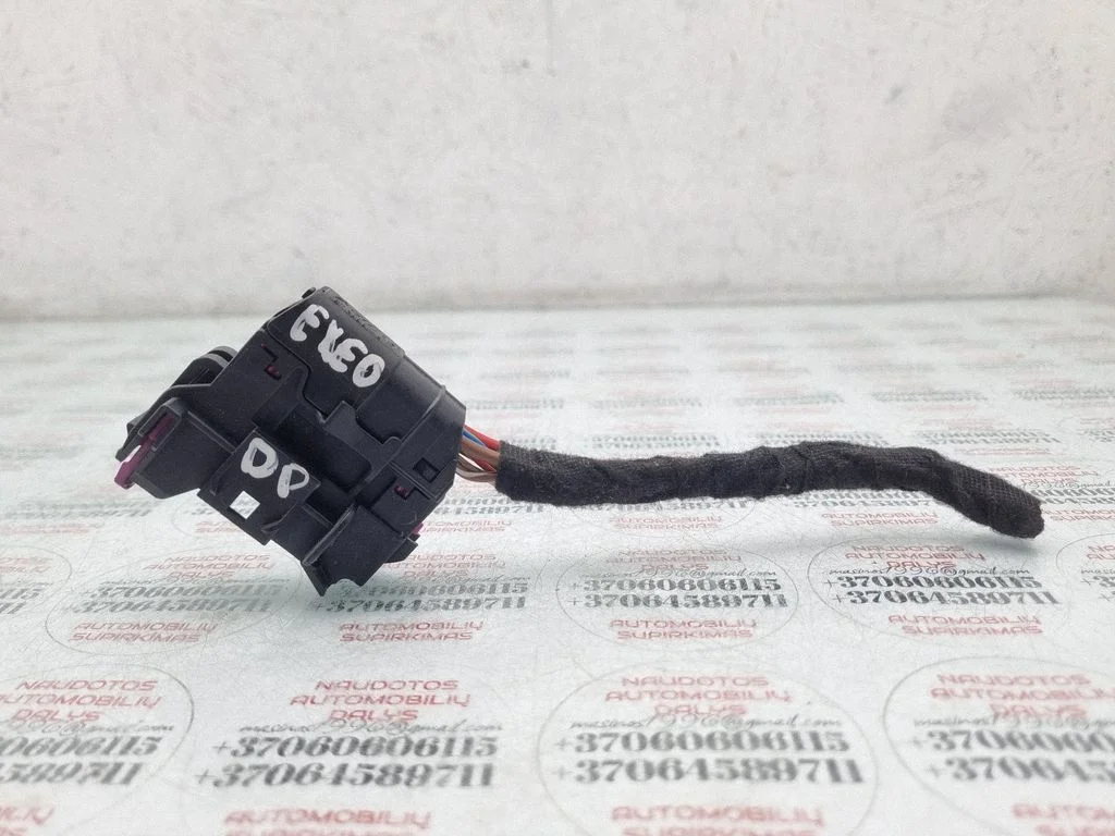 Priekšējo durvju vadu instalācija 8E0972701