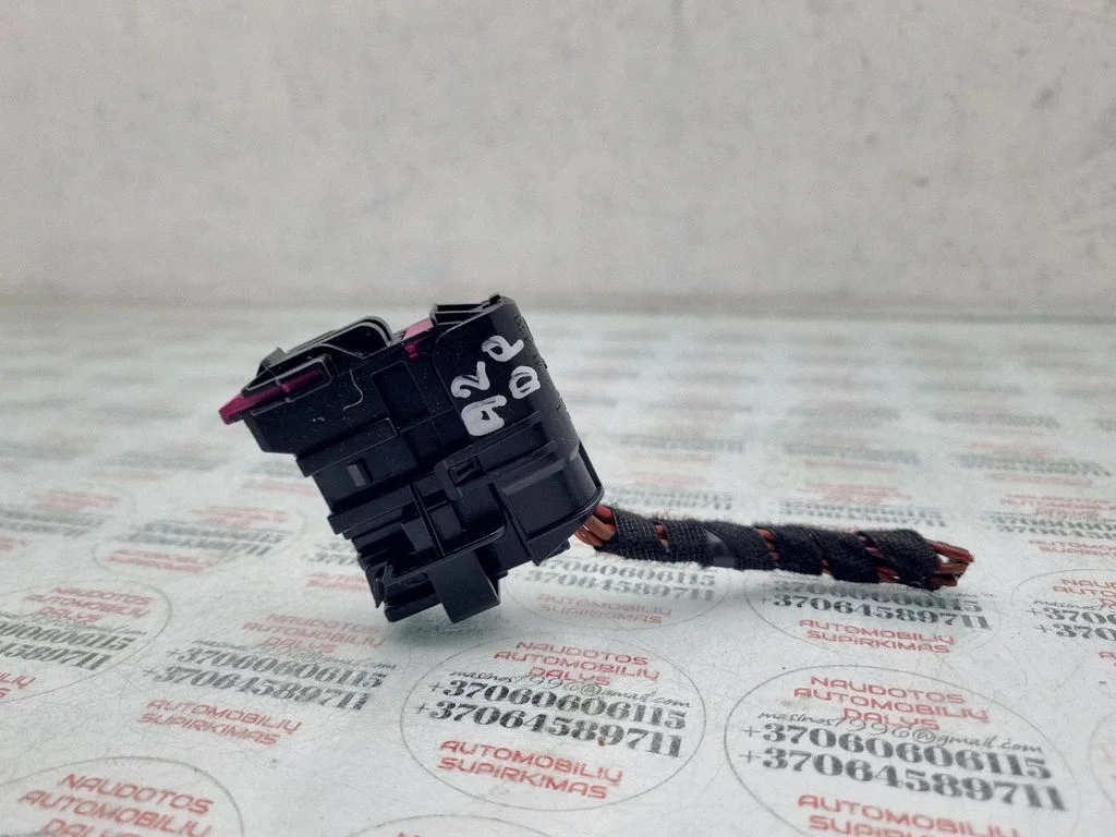 Priekšējo durvju vadu instalācija 8Z0971981