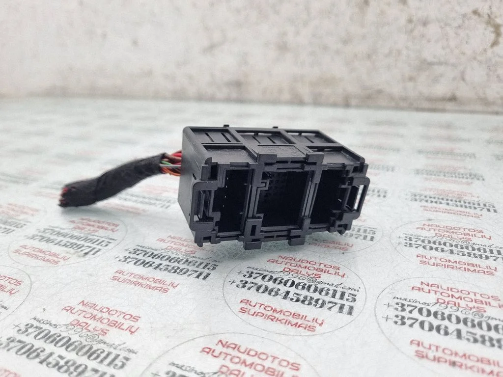 Priekšējo durvju vadu instalācija 7L0937545