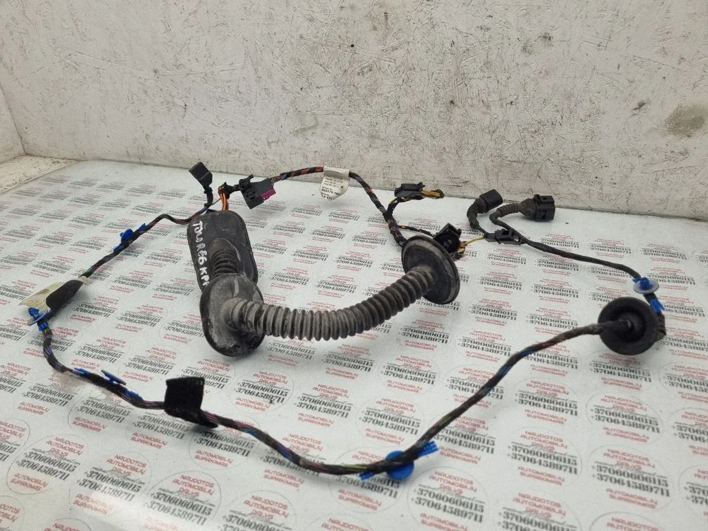 Priekšējo durvju vadu instalācija 7L6971120C