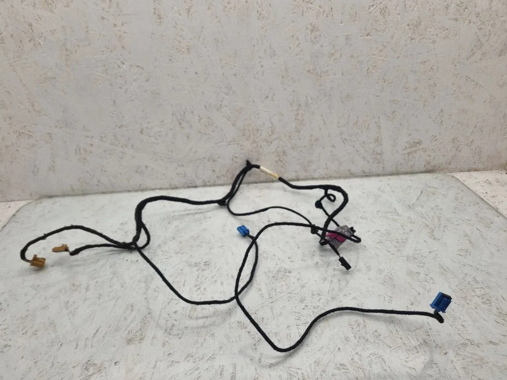 Priekšējo durvju vadu instalācija 3C0972977