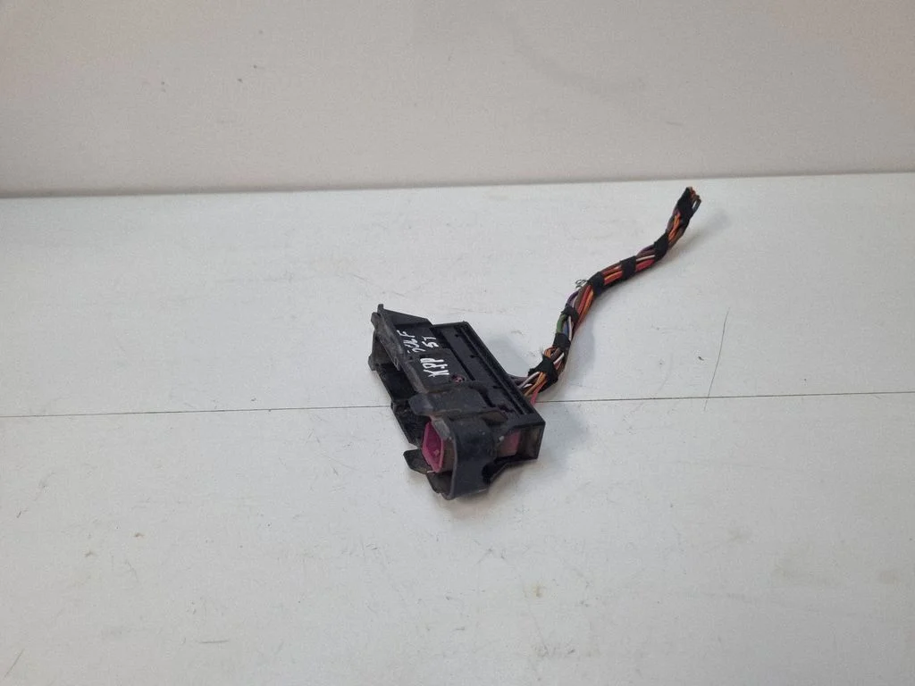 Front door wiring loom – Volkswagen Golf Plus (2005-2013)