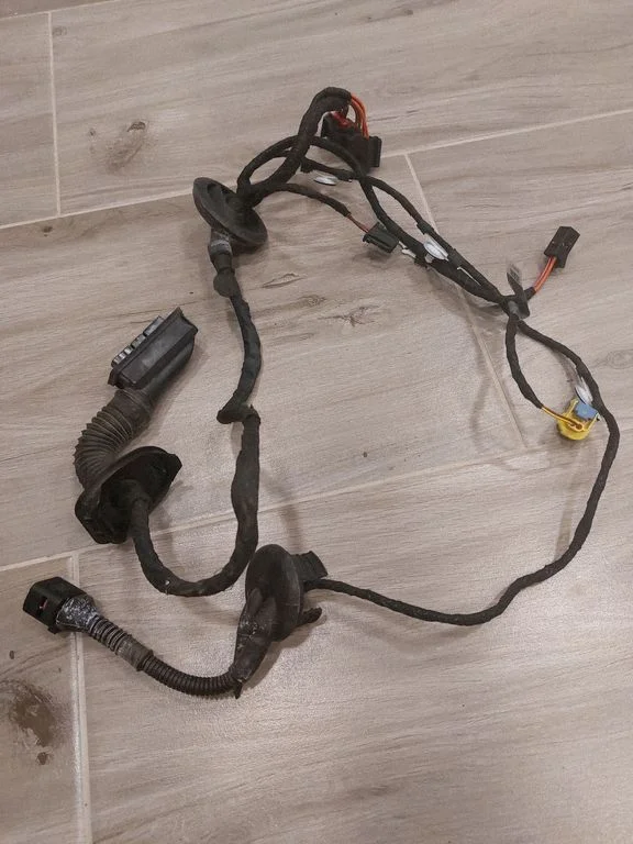 Esiukse juhtmestik – Audi A4 Allroad B8 (2008-2016)