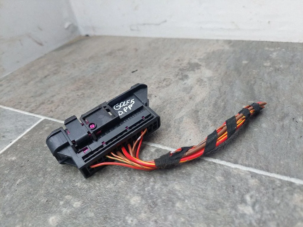 Front door wiring loom – Volkswagen Golf Plus (2005-2013)