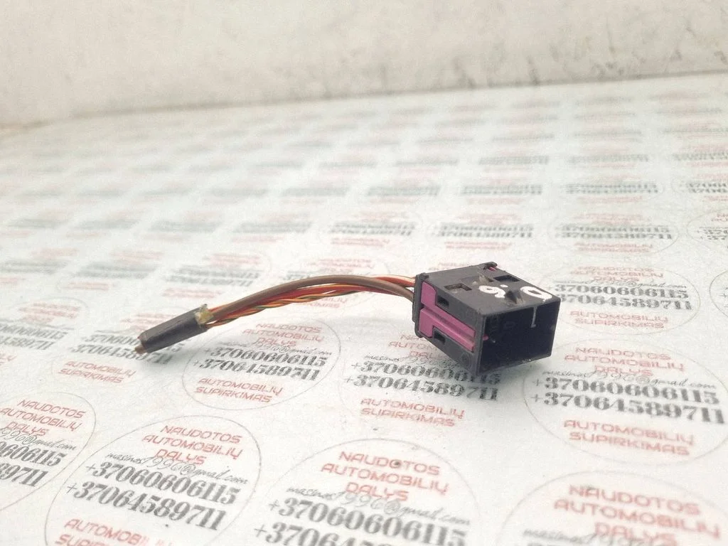 Aizmugurējo durvju vadu instalācija – aizmugurējā labā