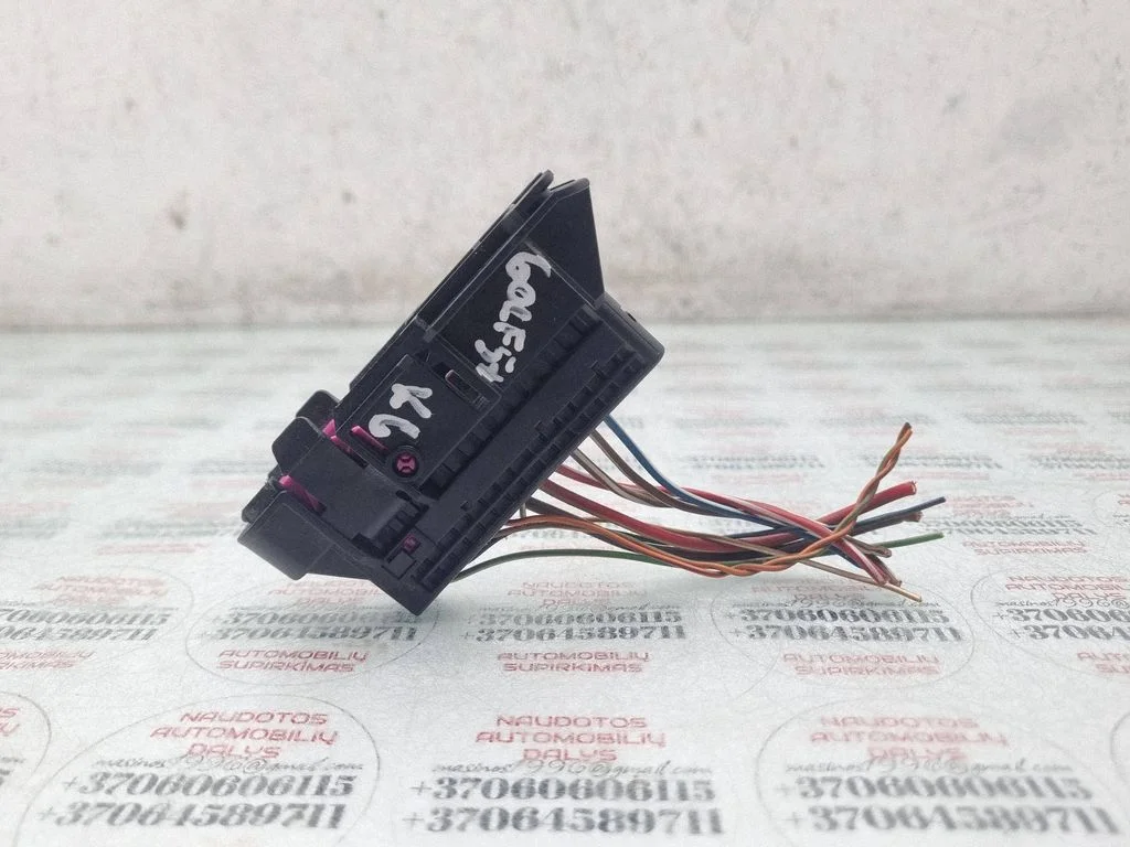 Aizmugurējo durvju vadu instalācija 1K0937722D