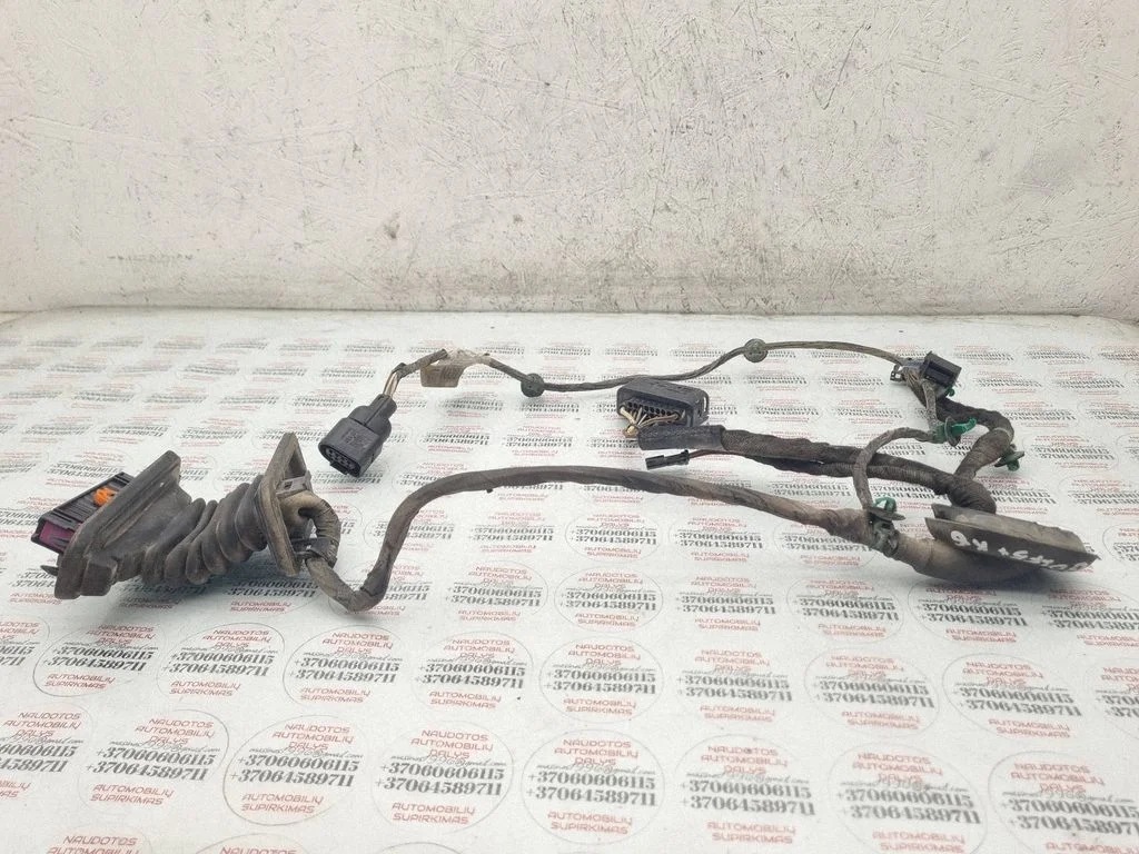 Aizmugurējo durvju vadu instalācija 1J0959383C