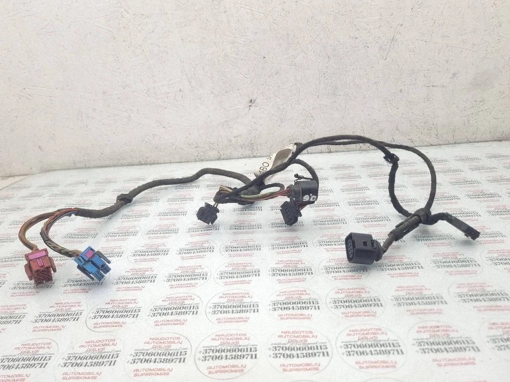 Aizmugurējo durvju vadu instalācija 4B0971035AP
