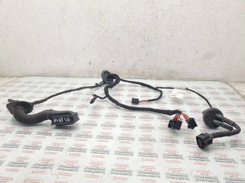 Aizmugurējo durvju vadu instalācija – Audi A4 Allroad B8 (2008-2016)