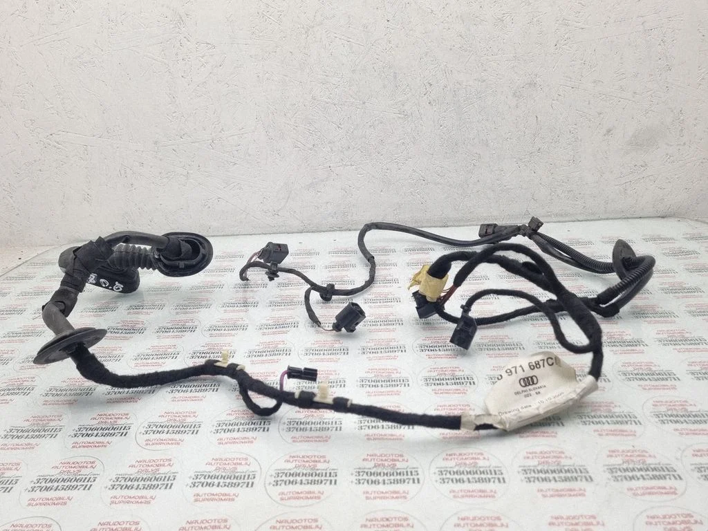 Aizmugurējo durvju vadu instalācija 4E0971687CM
