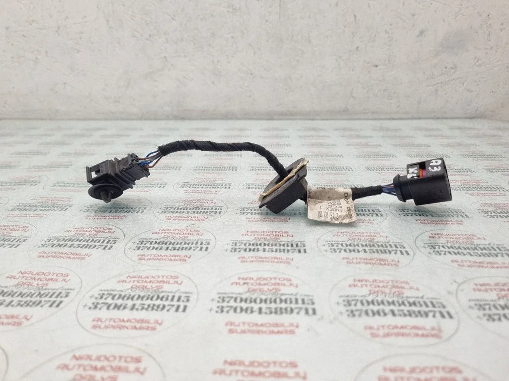 Aizmugurējo durvju vadu instalācija 8Z0971693AT