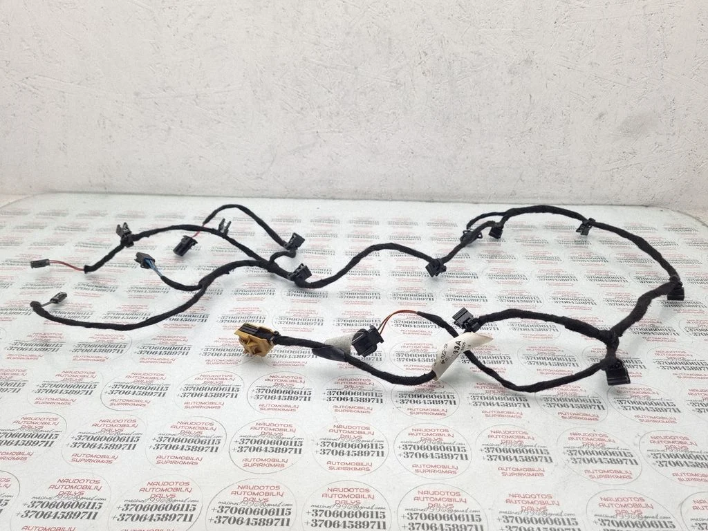 Aizmugurējo durvju vadu instalācija 4E0971693A