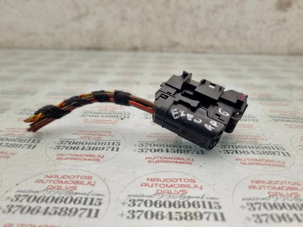 Aizmugurējo durvju vadu instalācija 8E0972701