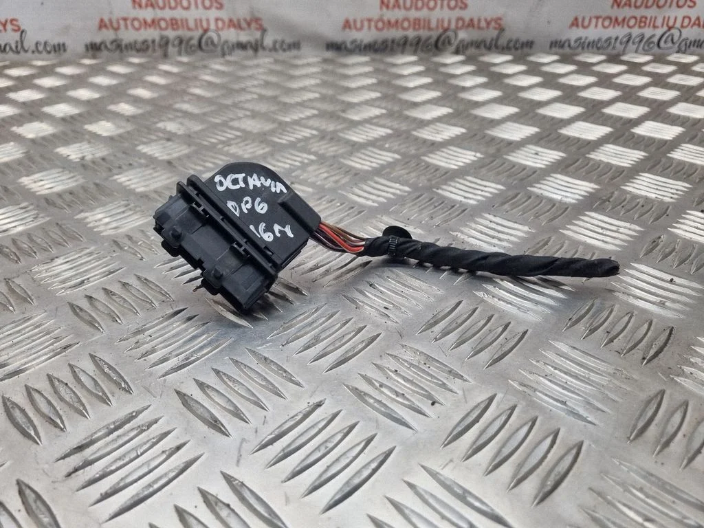 Tagaukse juhtmestik 8K0972701