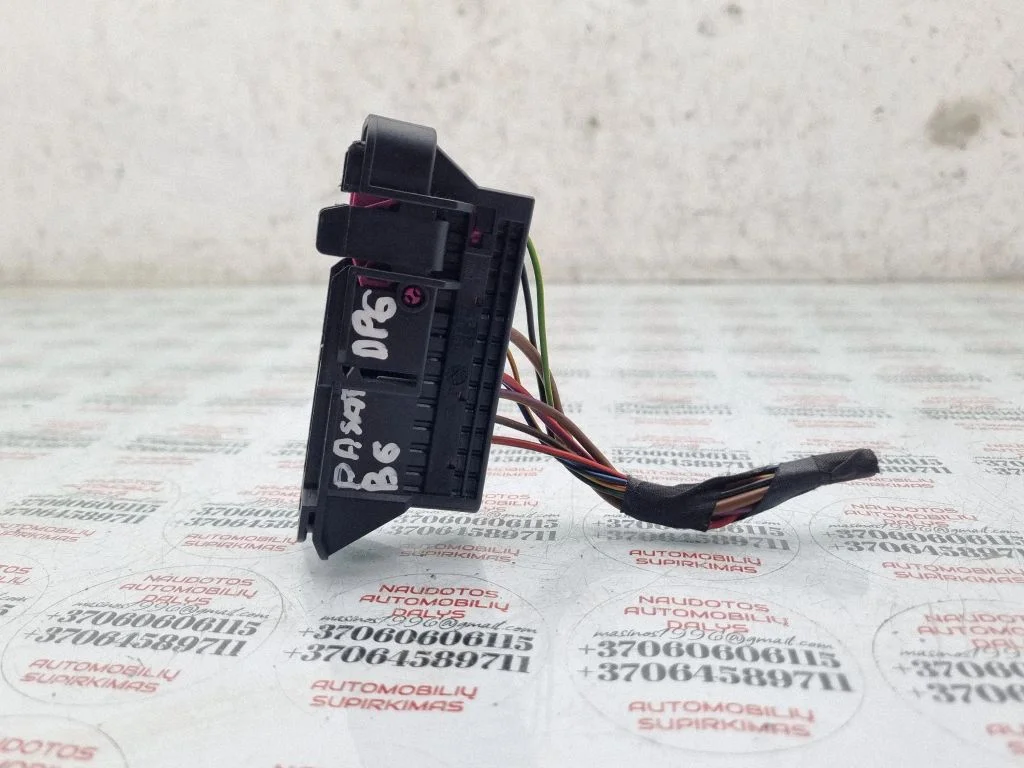 Aizmugurējo durvju vadu instalācija 1K0937722D