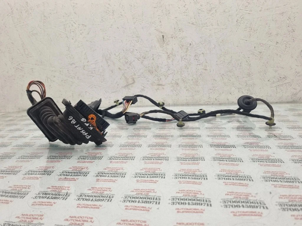 Aizmugurējo durvju vadu instalācija – Volkswagen Passat CC (2008-2016)