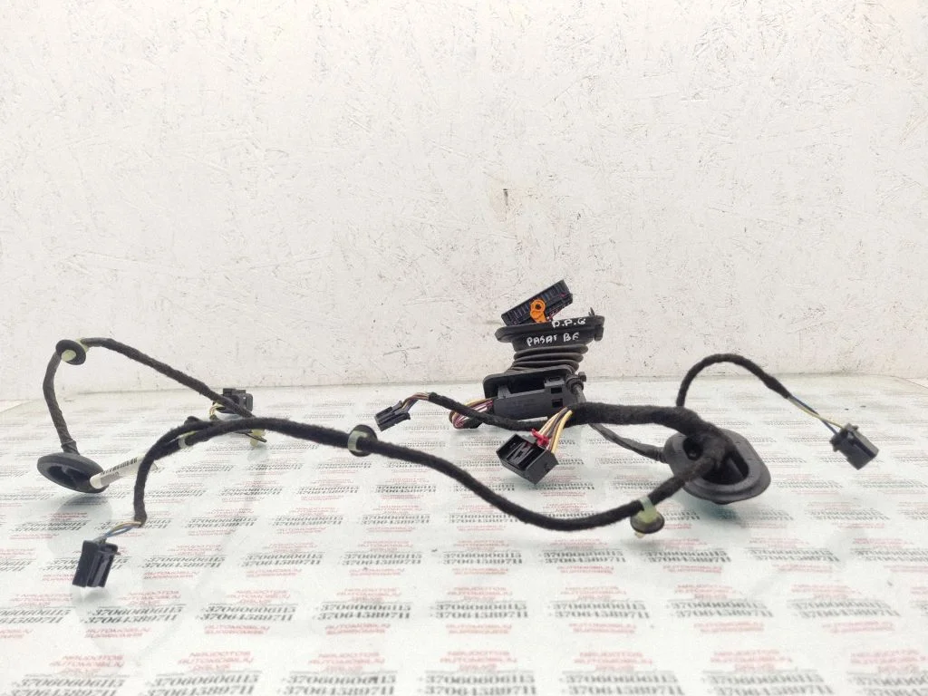 Aizmugurējo durvju vadu instalācija – Volkswagen Passat CC (2008-2016)