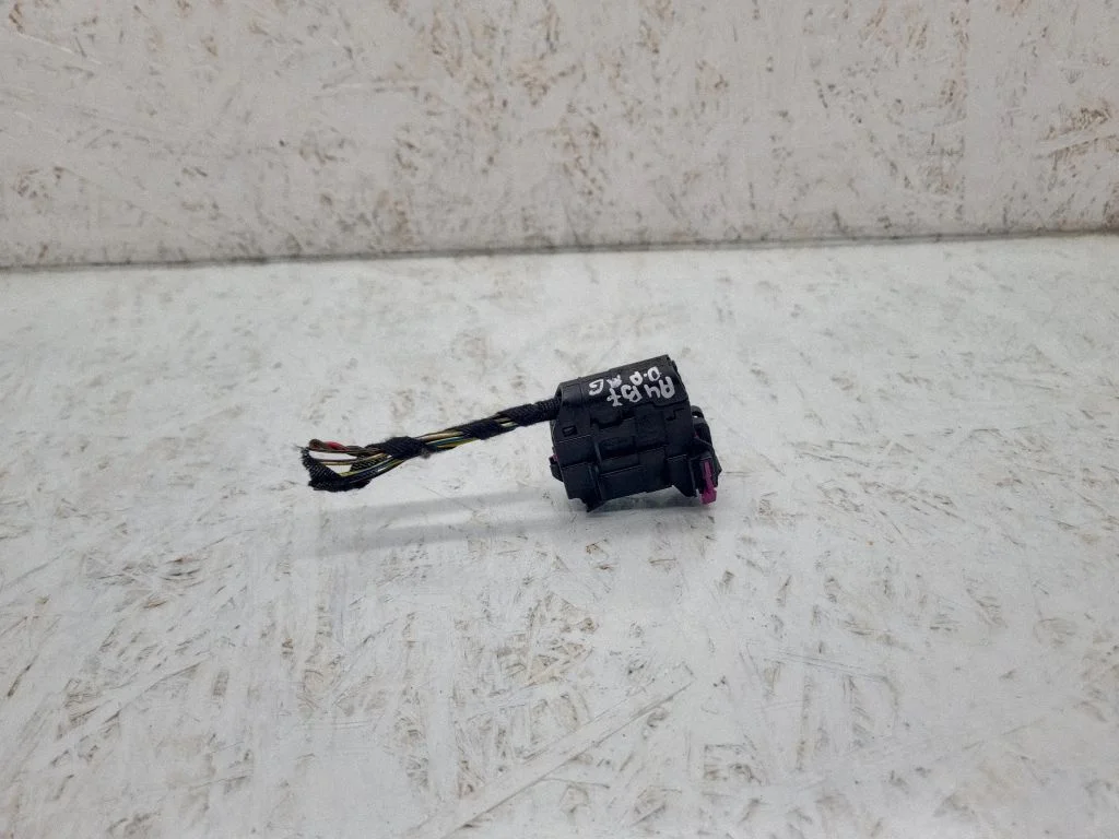 Rear door wiring loom 8E0972701