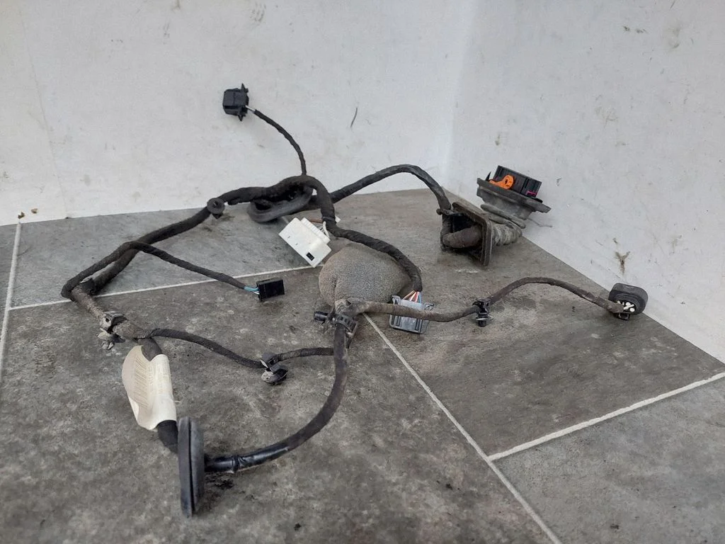 Aizmugurējo durvju vadu instalācija 3C4971693EP