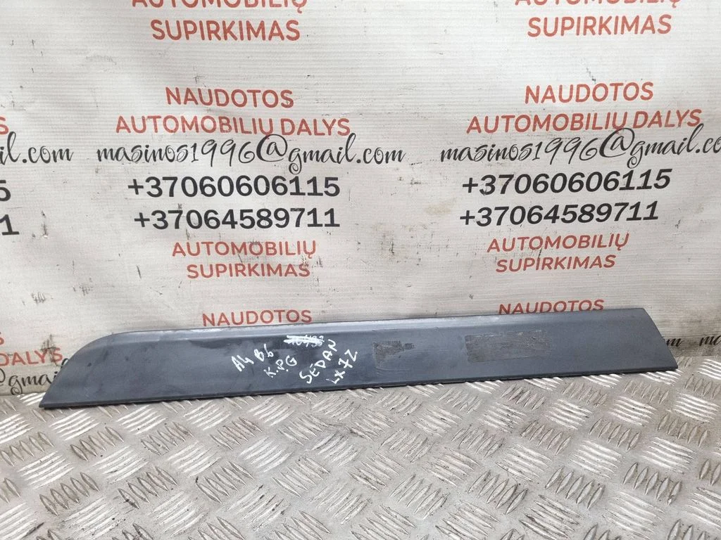 Listwa drzwi tylnych 8E0853969