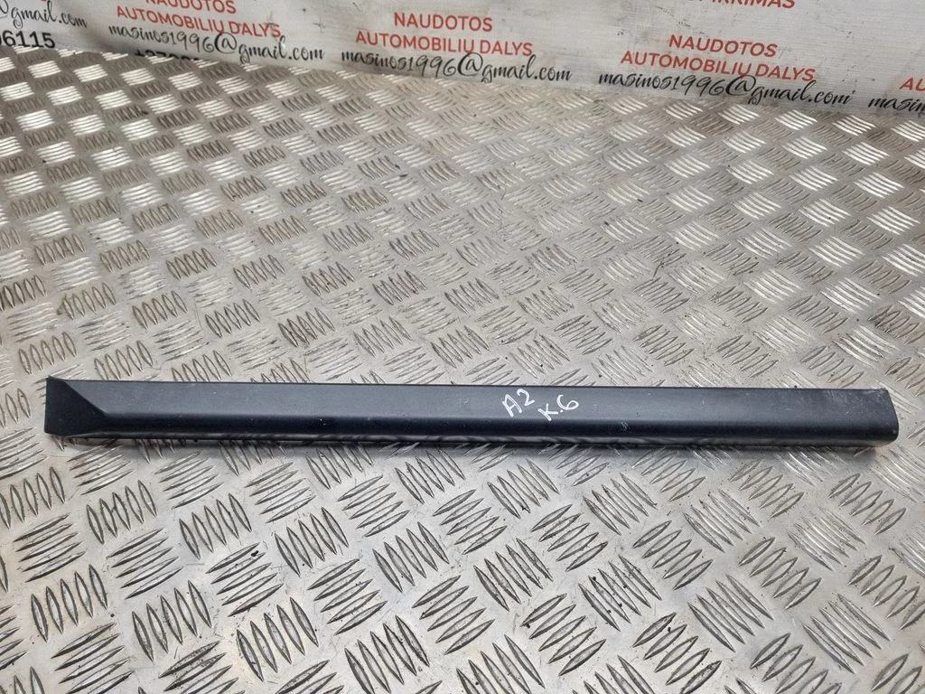 Aizmugurējo durvju apdare (molings) 8Z0854949L
