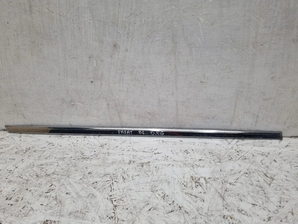 Listwa drzwi tylnych 3C0853754A