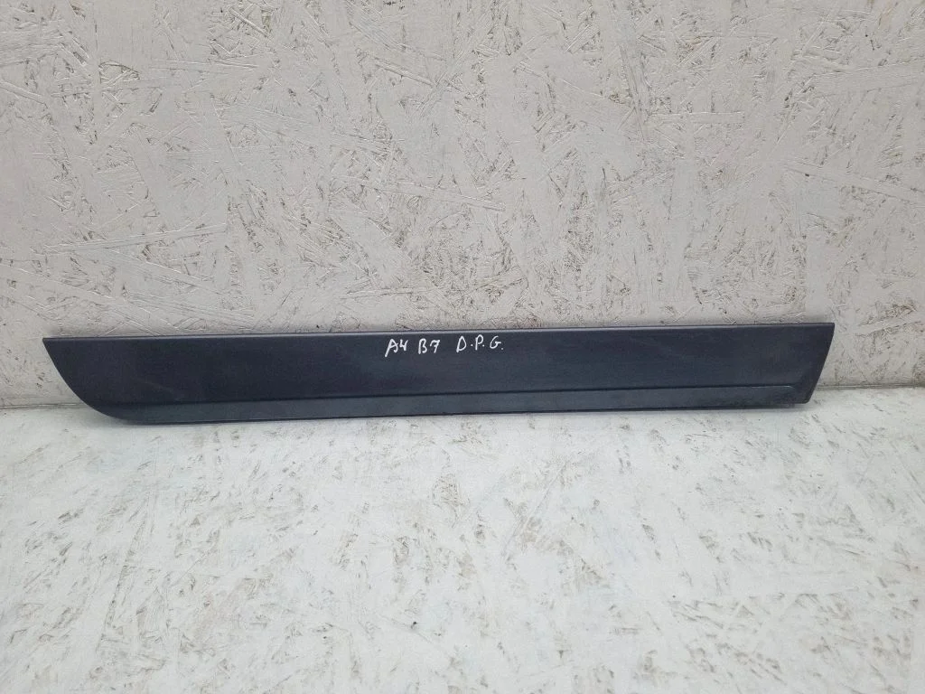 Tagaukse liist (mold) – tagumine parem