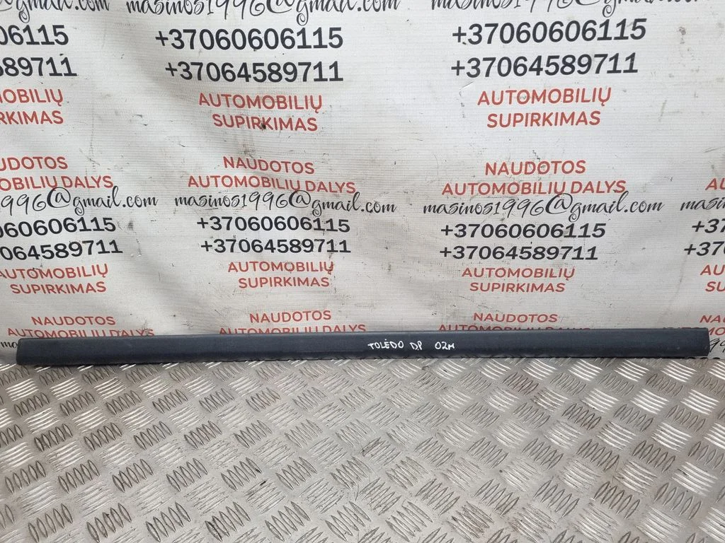 Listwa drzwi przednich 1M0853516C