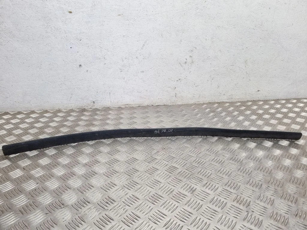 Priekšējo durvju apdare (molings) 3B0853516
