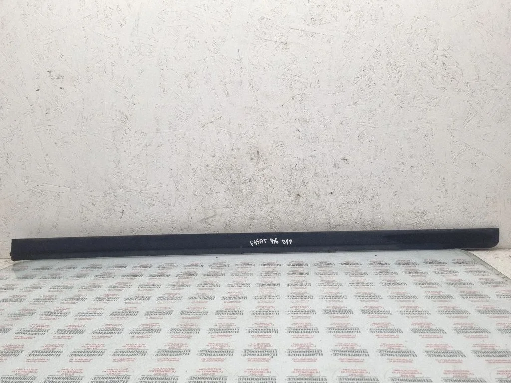 Front door trim (molding) – front right