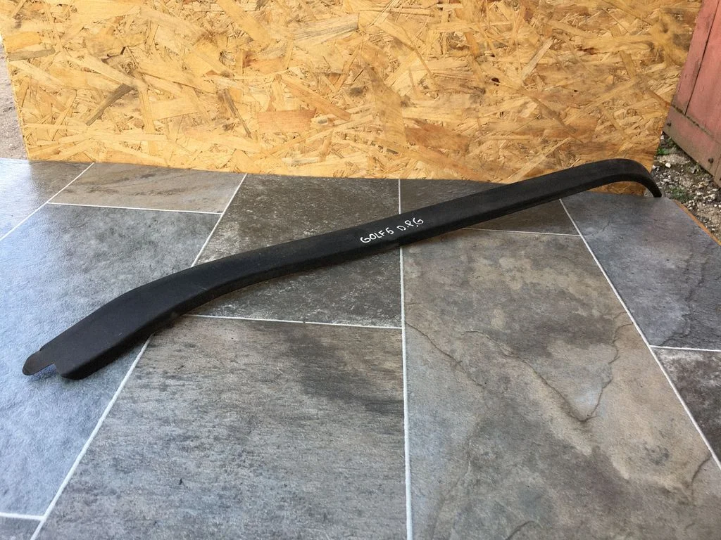 Rear door trim (molding) 1K6839374