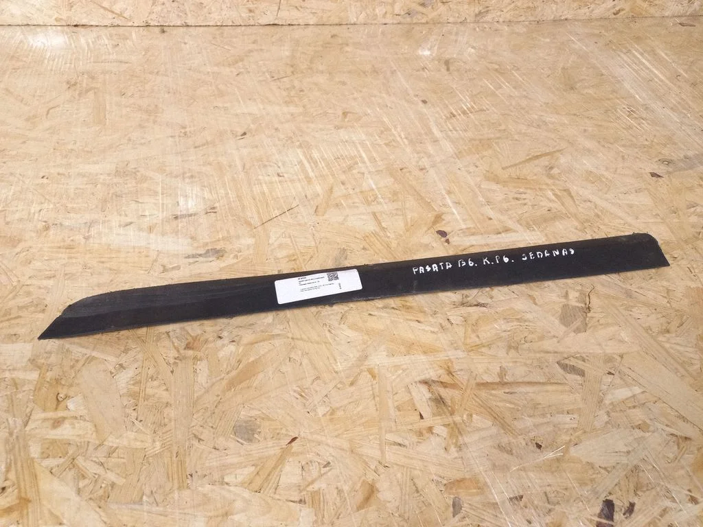 Listwa drzwi tylnych 3C0854949